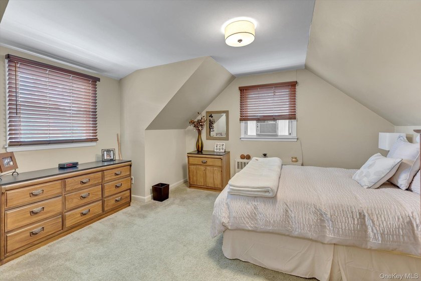 Welcome to this beautifully updated 4-bedroom, 2-bath Cape that - photo 16