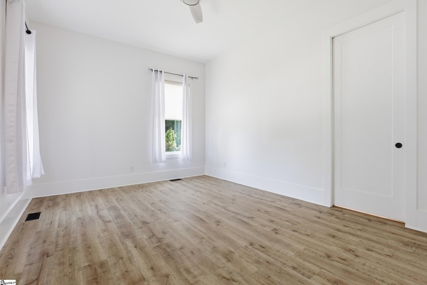 Game days, lake waves, and luxury living, welcome to 1006 - photo 20