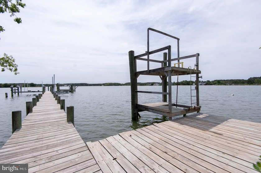 Exceptional waterfront opportunity with gorgeous water views - photo 22