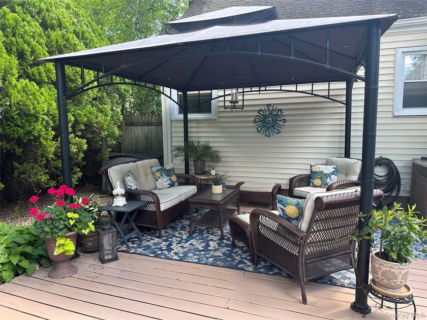 Welcome to this beautifully updated 4-bedroom, 2-bath Cape that - photo 26