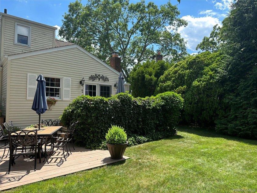 Welcome to this beautifully updated 4-bedroom, 2-bath Cape that - photo 30