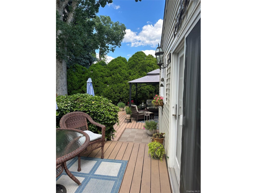 Welcome to this beautifully updated 4-bedroom, 2-bath Cape that - photo 31