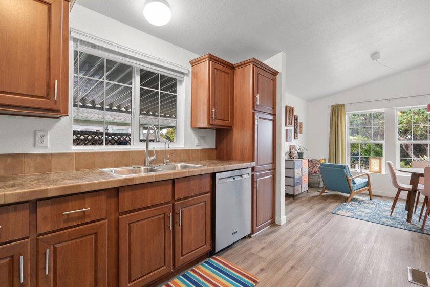 Welcome to your sunny slice of coastal paradise! This bright - photo 12