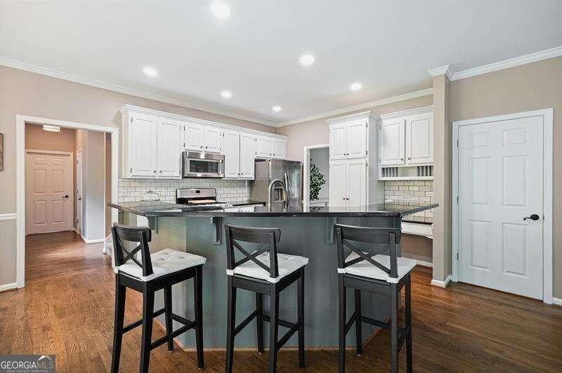 Welcome to 1011 Fairway Valley Drive - a true Southern dream in - photo 15