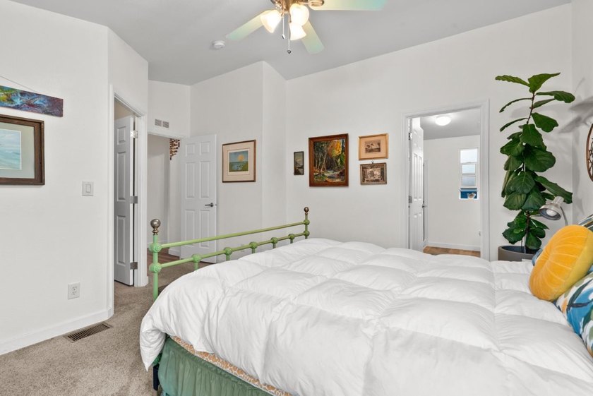 Welcome to your sunny slice of coastal paradise! This bright - photo 17