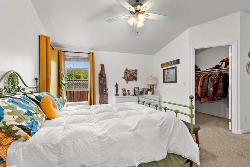 Welcome to your sunny slice of coastal paradise! This bright - photo 18