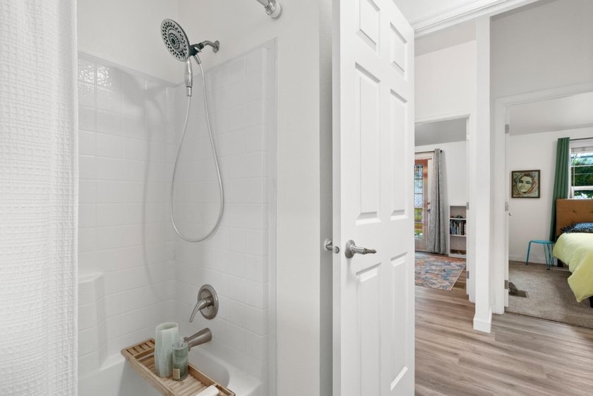 Welcome to your sunny slice of coastal paradise! This bright - photo 25