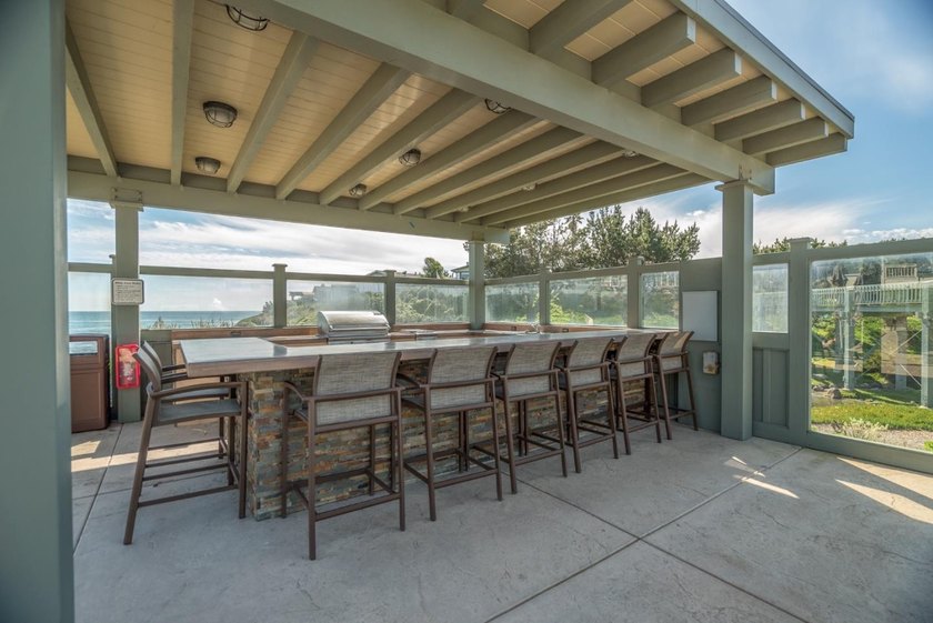 Welcome to your sunny slice of coastal paradise! This bright - photo 49