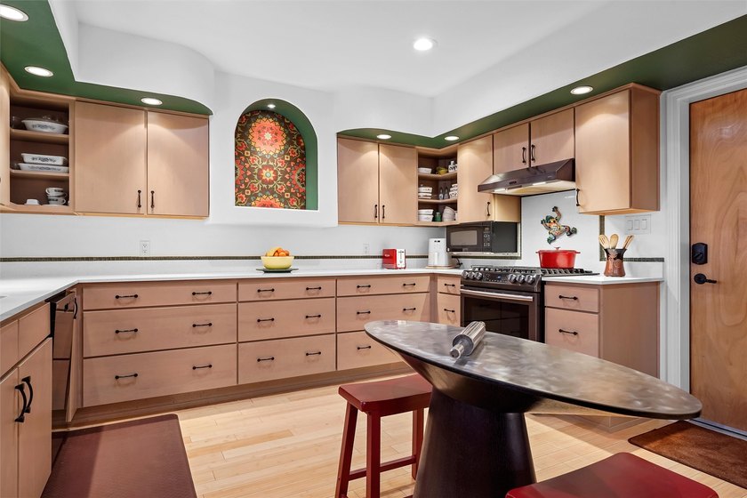 Professionals! Empty-nesters! Age in place-ers! Lock and leave! - photo 14