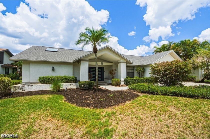 Beautifully maintained 3-bedroom, 2 full bathroom, 2 half - photo 3