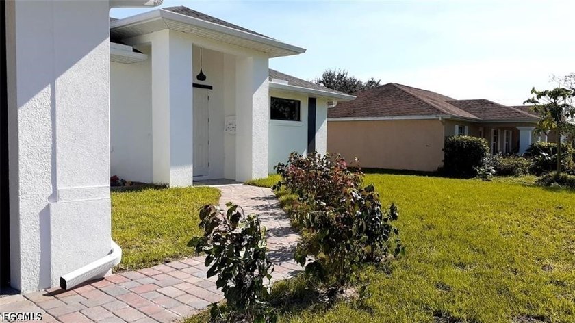 Welcome to this beautiful home located at 1201 NE 18th Pl, Cape - photo 3