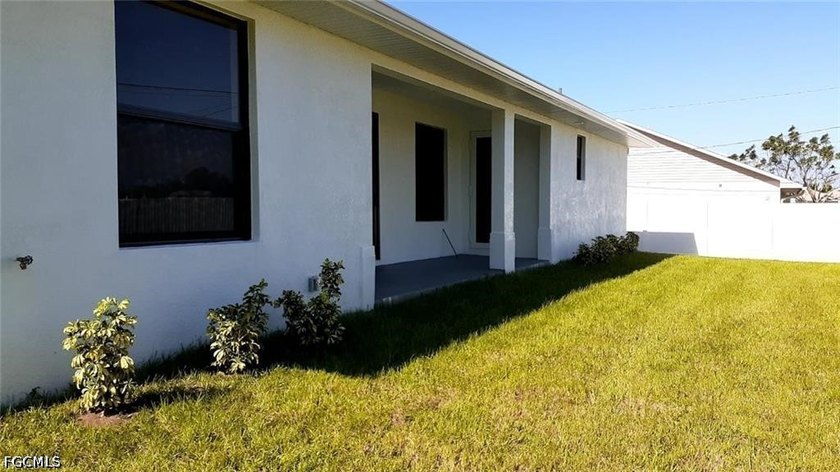 Welcome to this beautiful home located at 1201 NE 18th Pl, Cape - photo 6