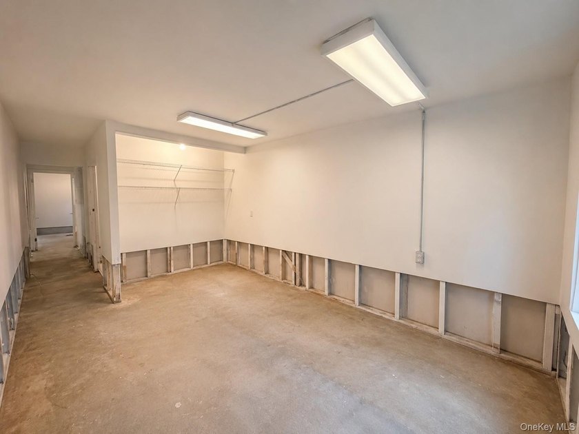 GROUND FLOOR apartment with sun drenched balcony and private - photo 8