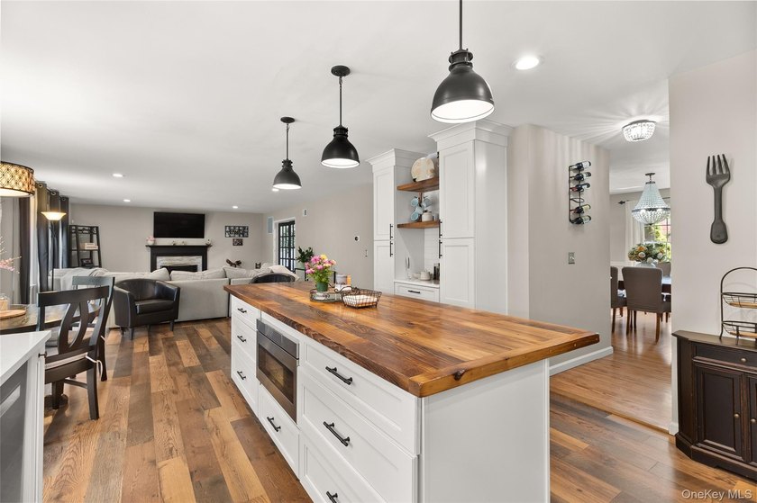 Welcome to 251 Oakwood Road, Oakdale - a stunning custom-built - photo 12