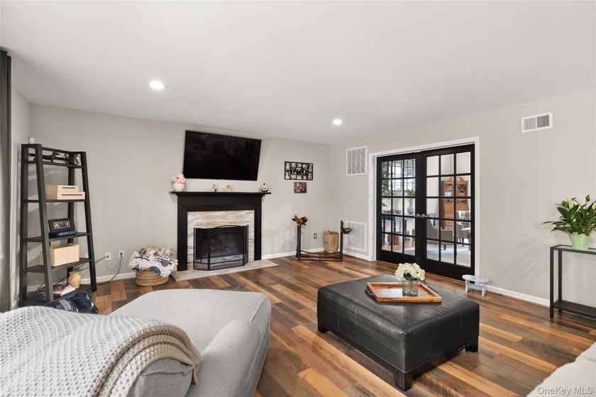 Welcome to 251 Oakwood Road, Oakdale - a stunning custom-built - photo 15