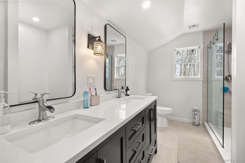Welcome to 251 Oakwood Road, Oakdale - a stunning custom-built - photo 24