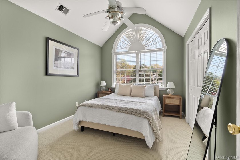 Welcome to 251 Oakwood Road, Oakdale - a stunning custom-built - photo 26