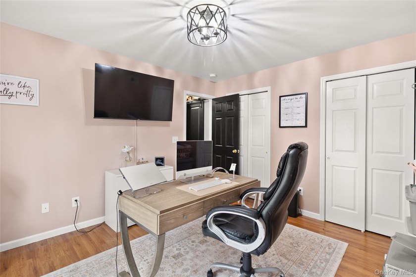 Welcome to 251 Oakwood Road, Oakdale - a stunning custom-built - photo 27