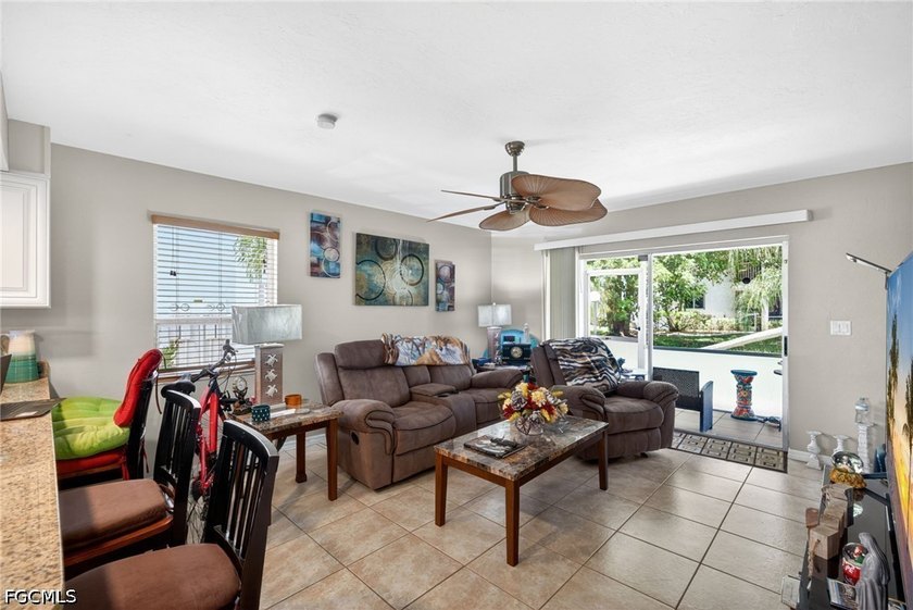 Beautiful townhome in a quiet community with walking distance to - photo 3
