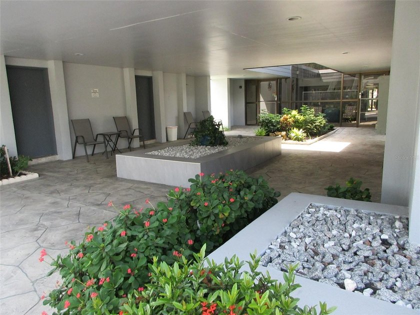 YOU DON'T WANT TO PASS UP THIS BEAUTIFULLY UPDATED, TURNKEY, 1st - photo 4