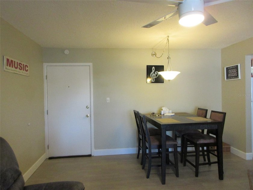 YOU DON'T WANT TO PASS UP THIS BEAUTIFULLY UPDATED, TURNKEY, 1st - photo 5
