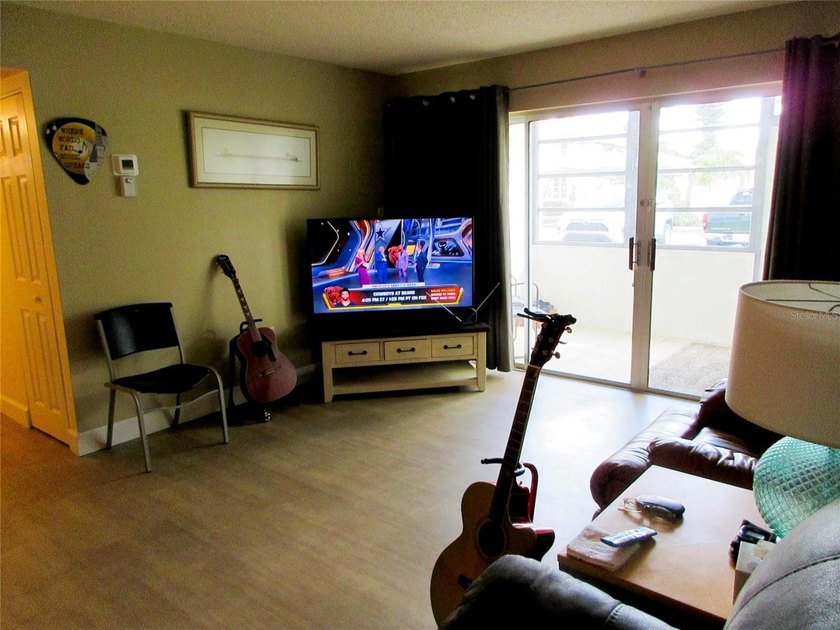 YOU DON'T WANT TO PASS UP THIS BEAUTIFULLY UPDATED, TURNKEY, 1st - photo 6