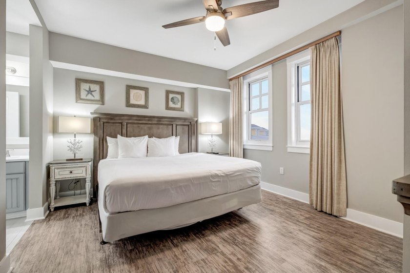 Perfectly positioned in Observation Point, this fully furnished - photo 15