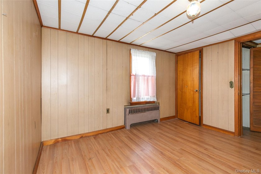GREAT NECK RARE FIND! LEGAL 2 - FAMILY RESIDENCE located on a - photo 22