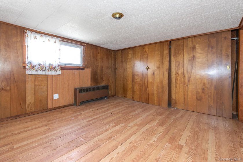 GREAT NECK RARE FIND! LEGAL 2 - FAMILY RESIDENCE located on a - photo 23