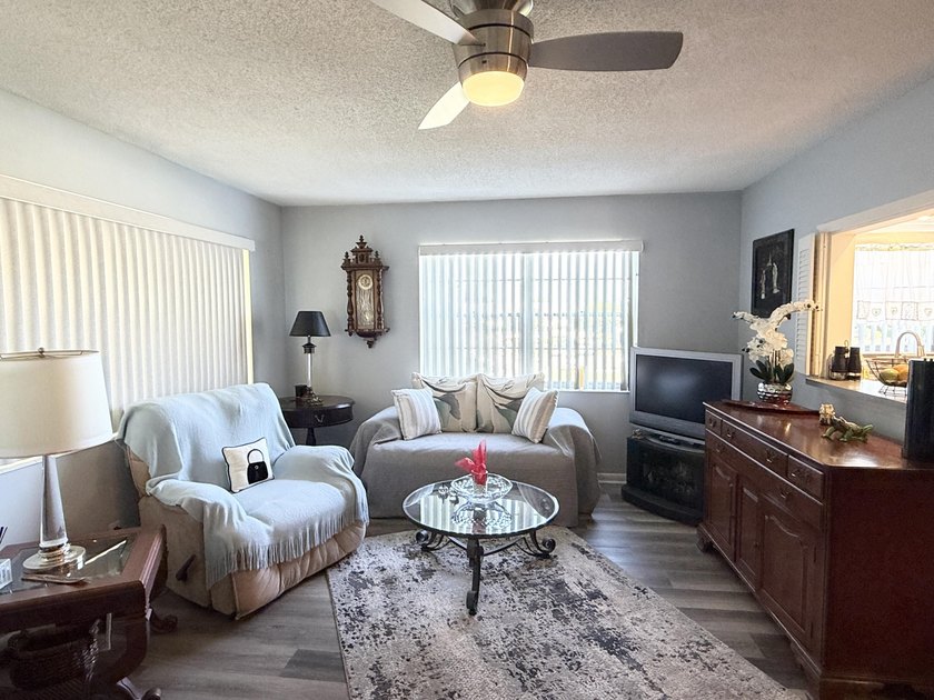Beautifully updated furnished 1 bedroom, 1.5 bath condo located - photo 9