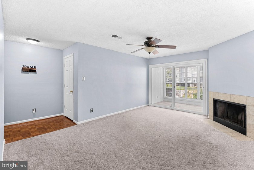 Welcome to this beautifully maintained 2-bedroom, 2-bath condo - photo 3