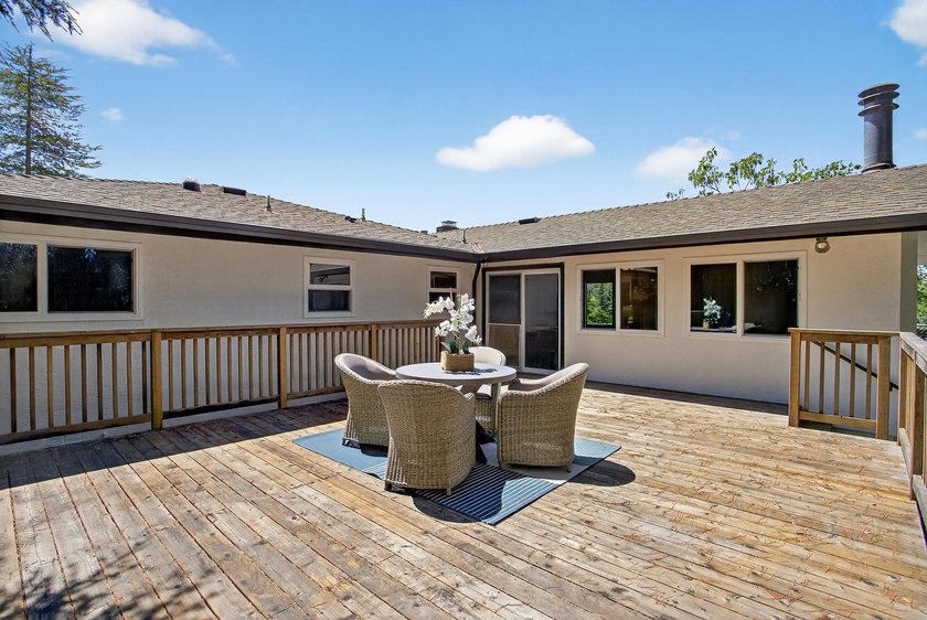 Nestled in the desirable Hills of Oakland, full of natural light - photo 12
