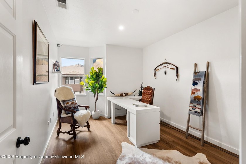 Top-Floor Sophistication, Elevated Style. Beautifully reimagined - photo 15