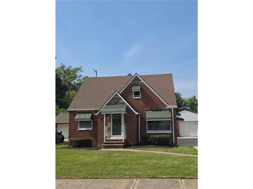 Come see this beautiful home that has been well maintained and - photo 2