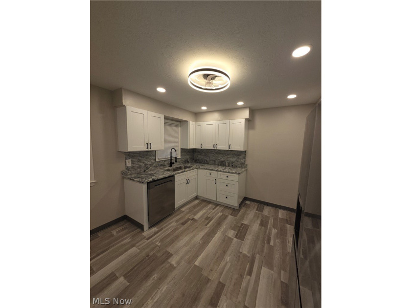 Come see this beautiful home that has been well maintained and - photo 4