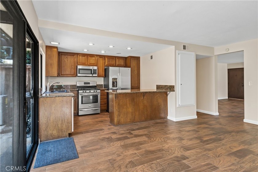 This coveted 1590 sqft *Shasta* model is an END UNIT offering 2 - photo 8
