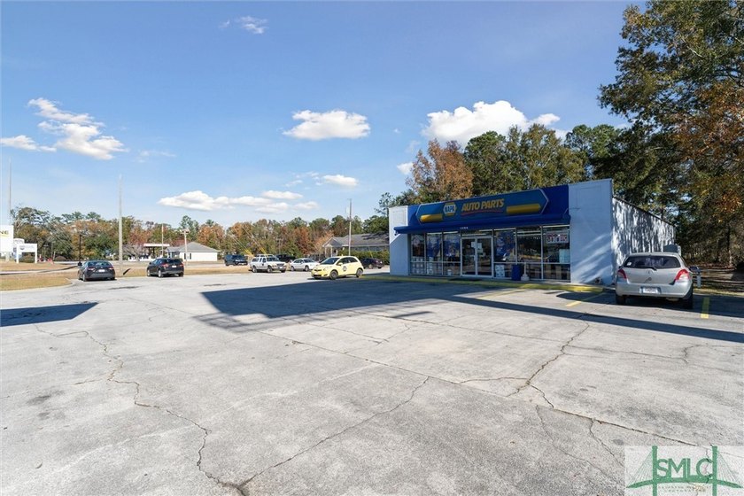 Location, Location, Location. Prime commercial site on Dean - photo 3