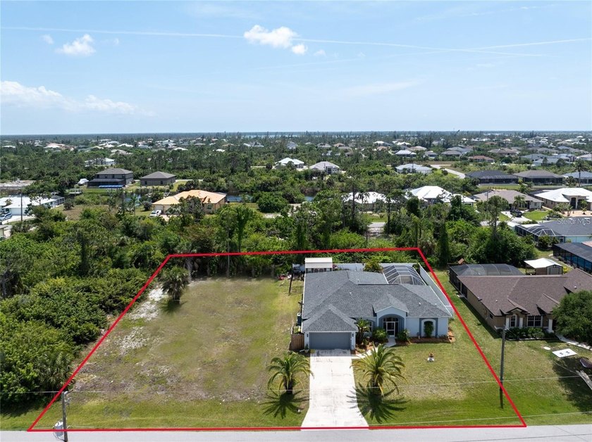 RARE DOUBLE LOT HOME!! This beautifully updated 4-bedroom - photo 3