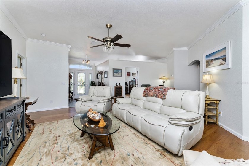 RARE DOUBLE LOT HOME!! This beautifully updated 4-bedroom - photo 5