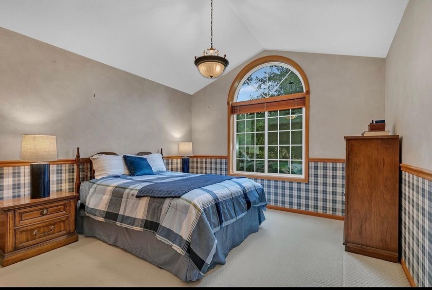 Welcome to 1004 Oak Pond Drive in Sartell-a beautifully - photo 18
