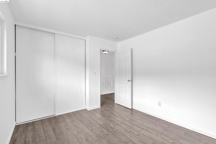 Beautiful townhouse-style, two-story condo featuring 2 bedrooms - photo 20