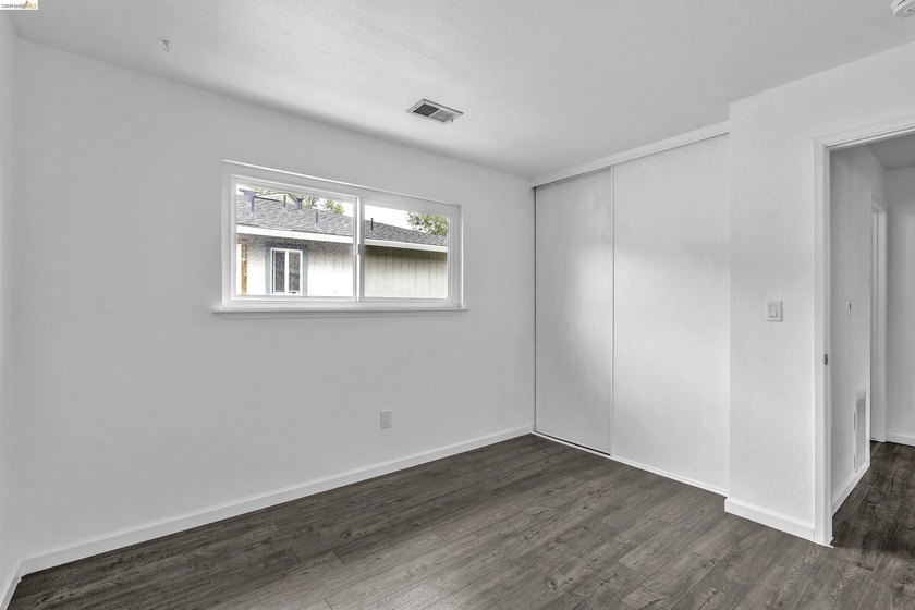 Beautiful townhouse-style, two-story condo featuring 2 bedrooms - photo 21