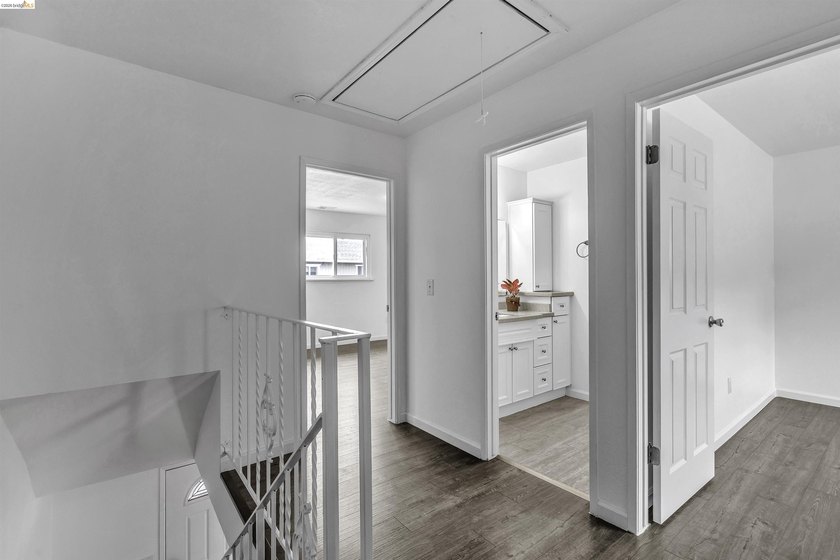 Beautiful townhouse-style, two-story condo featuring 2 bedrooms - photo 22