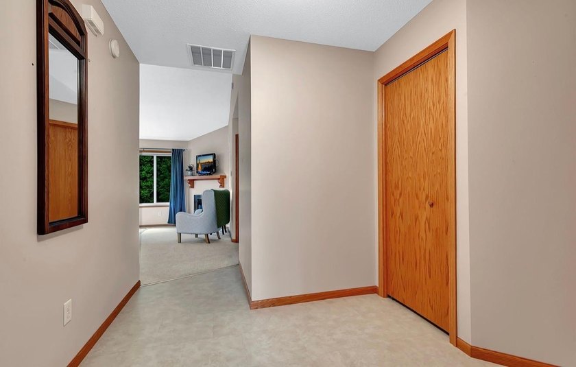 Welcome to 1004 Oak Pond Drive in Sartell-a beautifully - photo 25