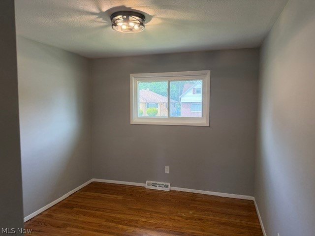 Beautiful 3 bedroom, 2 bath ranch, completely remodeled, kitchen - photo 7