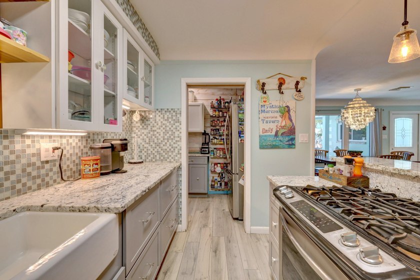 Beautiful upgraded pool home on South Hutchinson Island in - photo 27