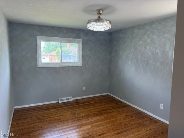 Beautiful 3 bedroom, 2 bath ranch, completely remodeled, kitchen - photo 8