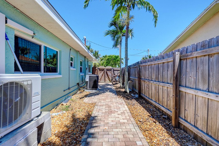 Beautiful upgraded pool home on South Hutchinson Island in - photo 50