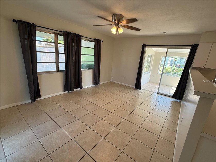Super charming 1-bedroom, 1-bathroom BLOCK home centrally - photo 3
