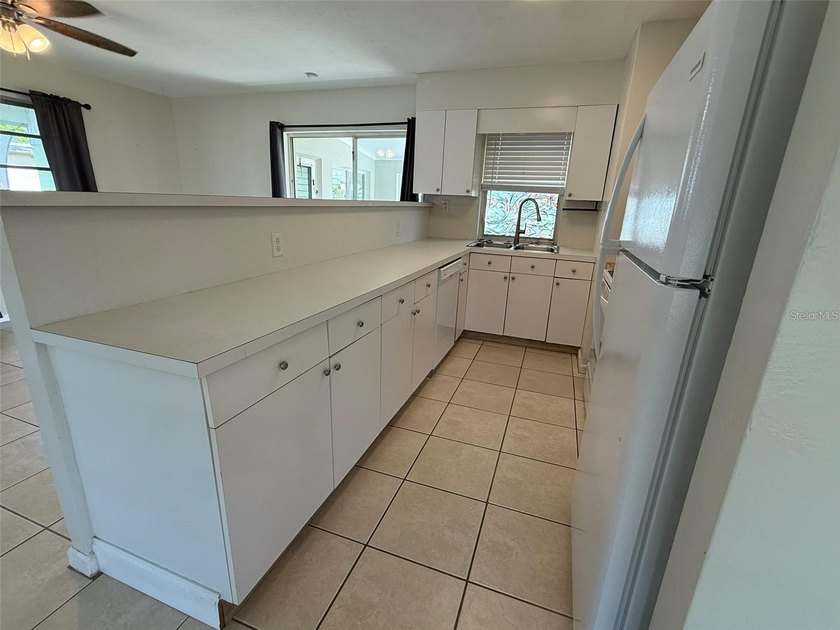 Super charming 1-bedroom, 1-bathroom BLOCK home centrally - photo 4
